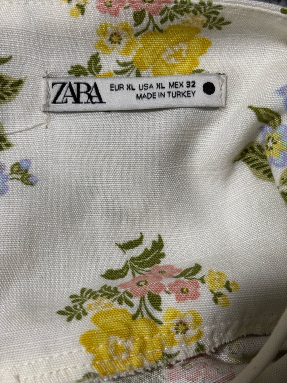 Zara Cream Floral V-neck, back zip closure. Maxi Dress with Yellow Blooms SizeXL - Picture 7 of 8